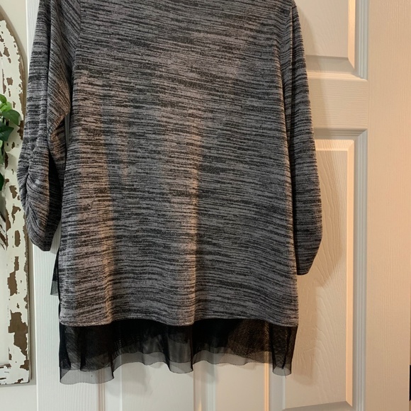 TRENDY UNEVEN SHEER HEM BLOUSE! - Picture 4 of 4